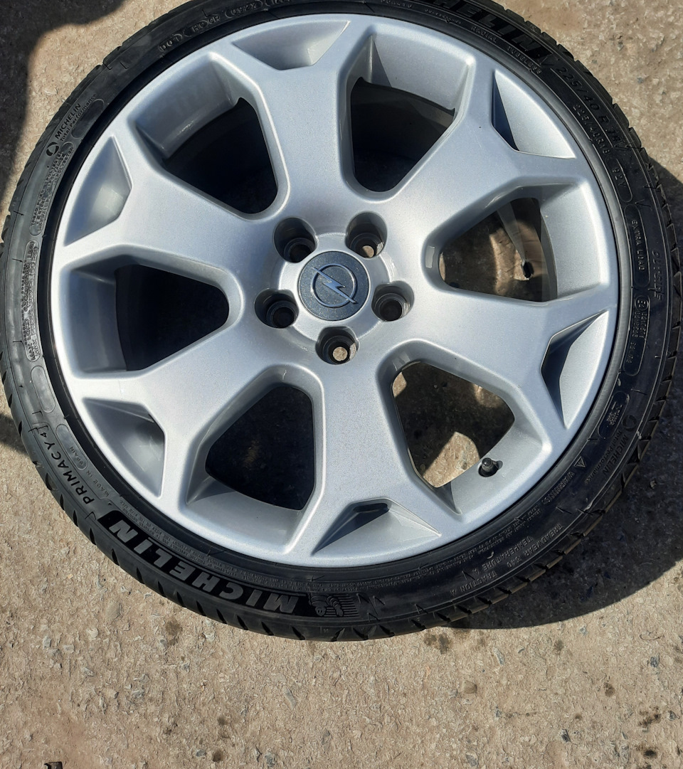 Фото в бортжурнале Opel Astra H GTC. Запчасти на фото: Michelin Primacy