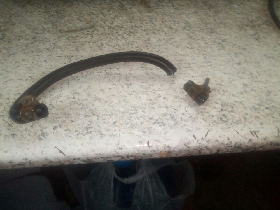 Чистка крышки клапанов и замена масло отделительной сетки. — LADA 2115 ...