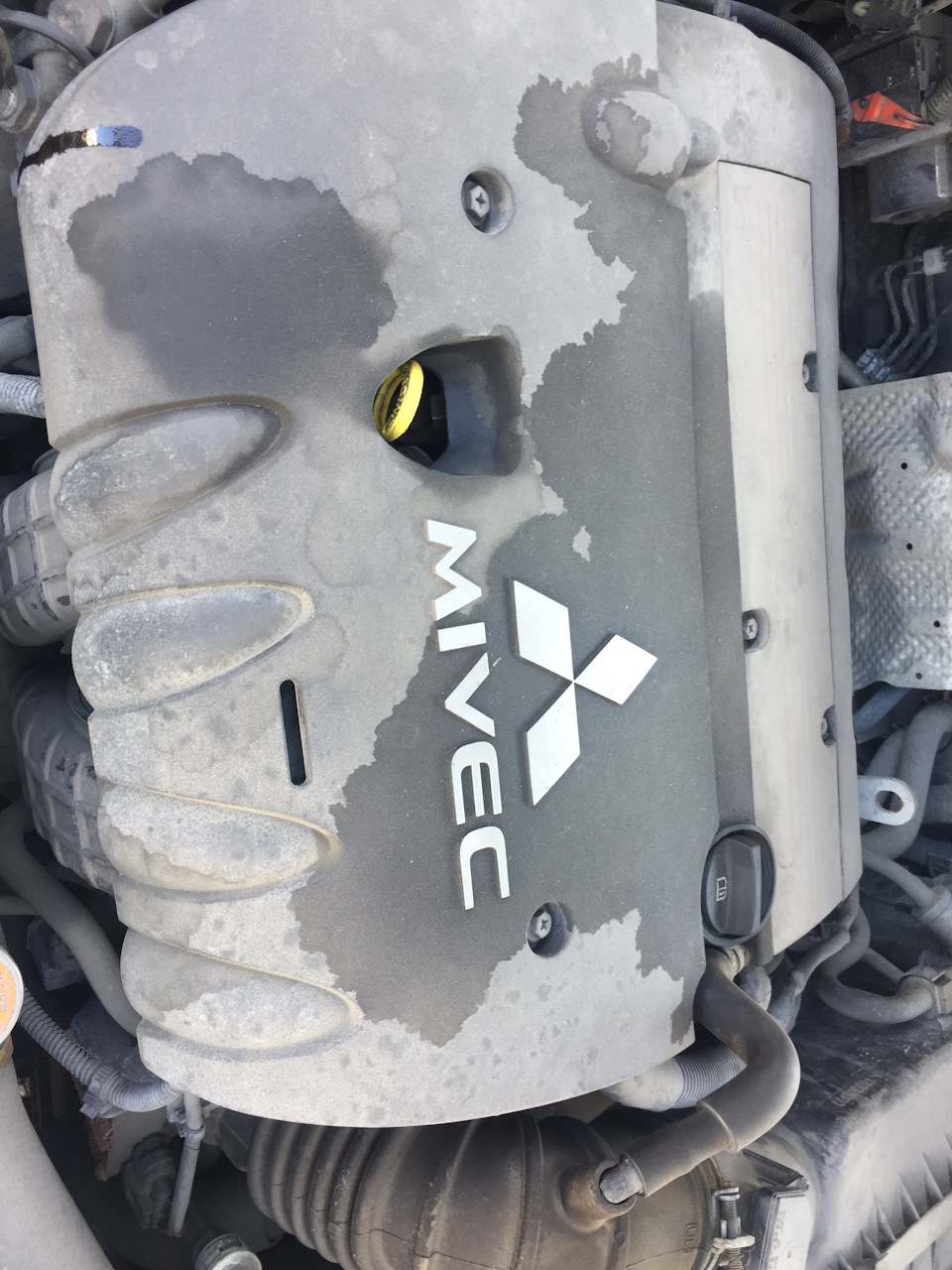 Запотевание клапанной крышки — Mitsubishi Lancer X, 2 л, 2007 года ...