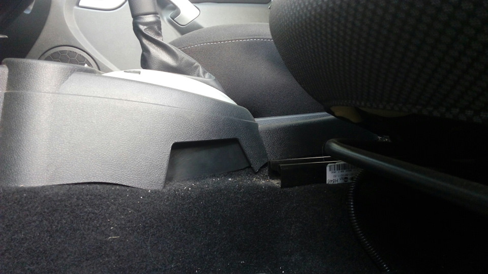 Вопрос. Зачем эти дыры в бороде под коробкой? — Lada Гранта Лифтбек (1G ...