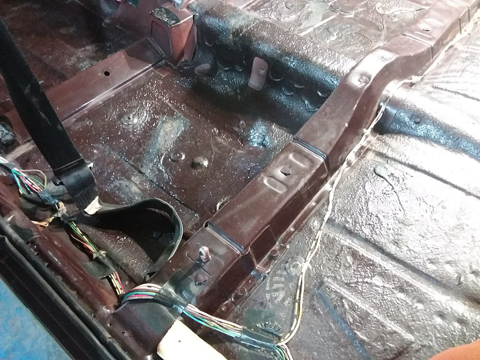 Состояние кузова под ковролином у автомобиля которому 43 года — Lada ...