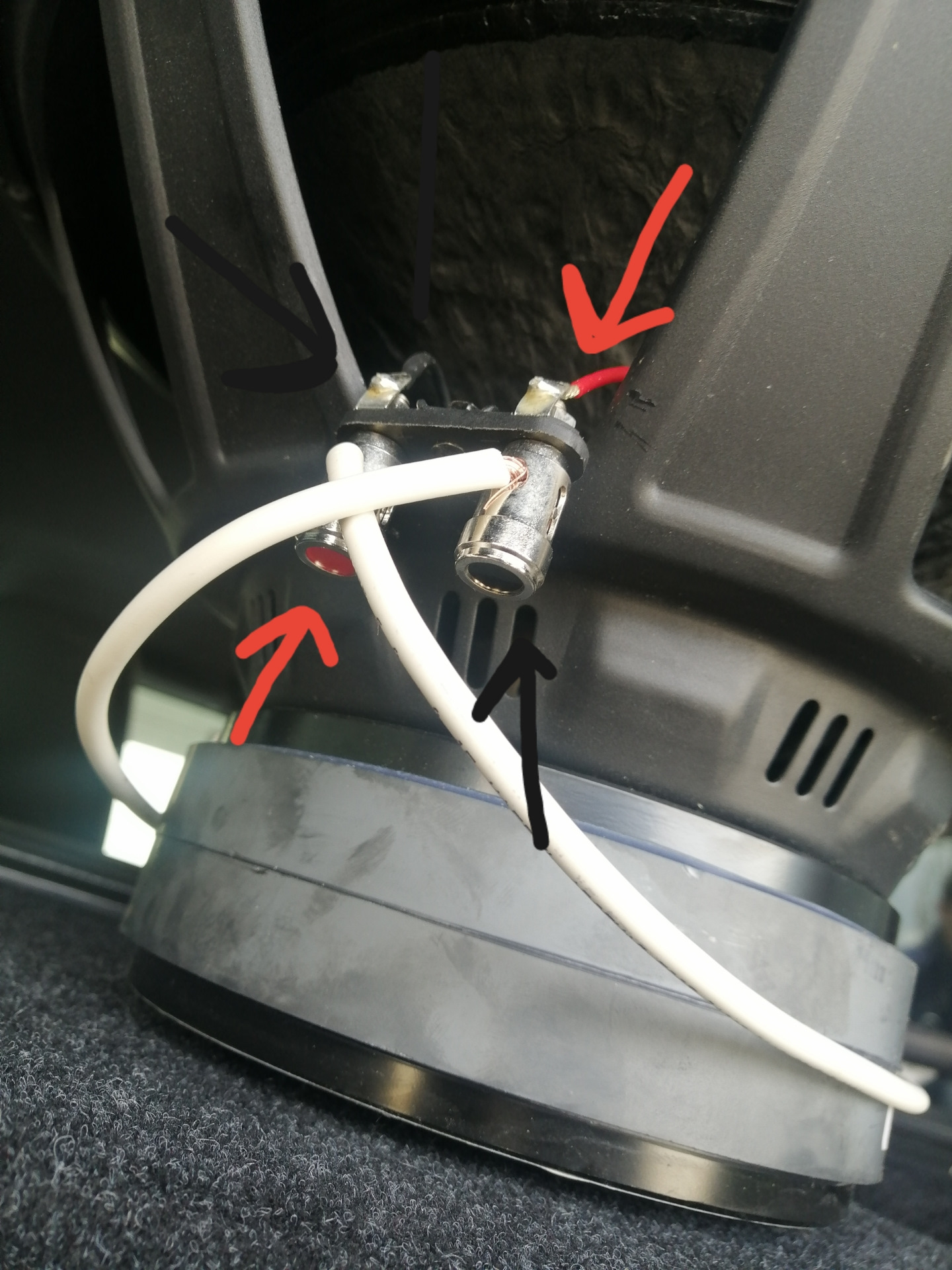 Закрепить сабвуфер. Температура саб. Срез частот на динамиках. Таблица размеров сабвуферов 15 дюймов. Короб под сабвуфер на ваз 2112.