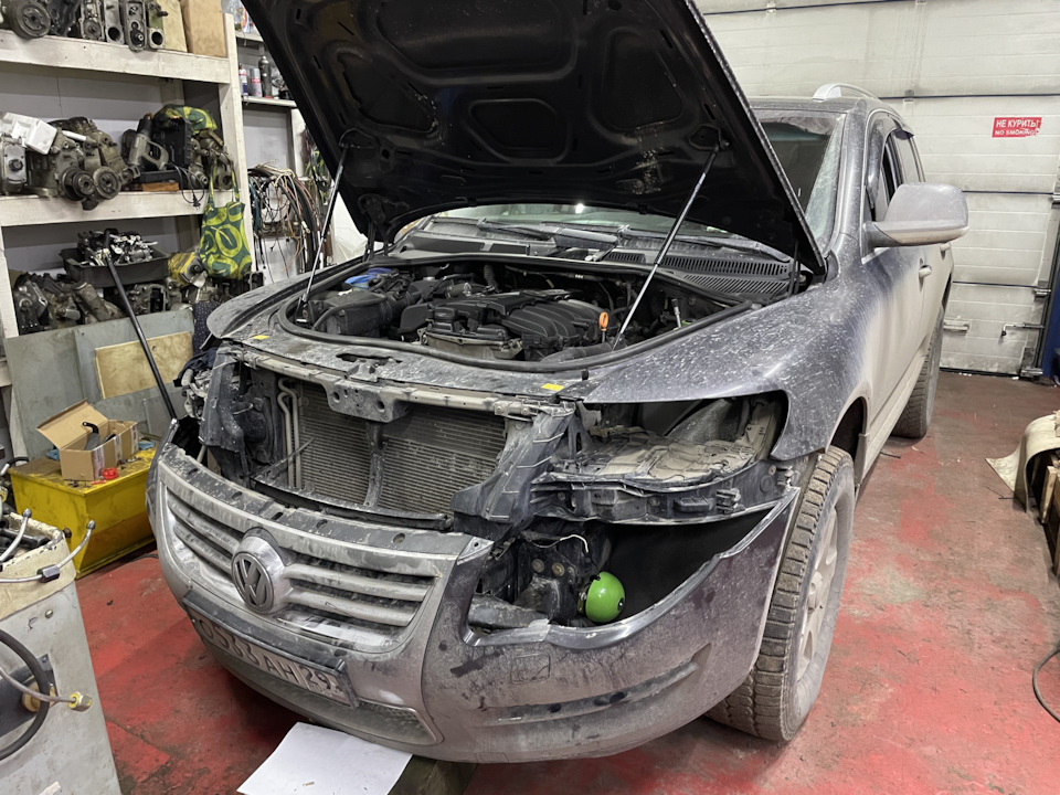 Big horn 🔊.Громкий клаксон. — Volkswagen Touareg (1G), 3,6 л, 2008 года ...