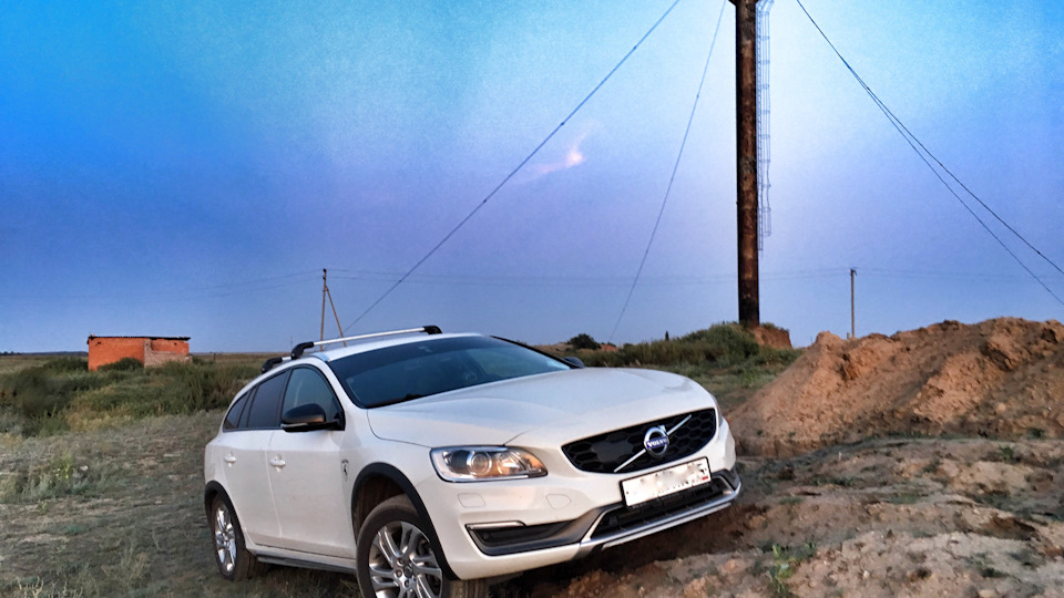 Volvo V60 Cross Country Белый Швед
