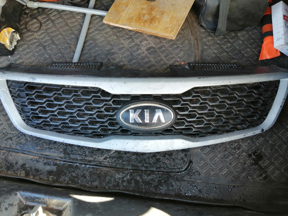 Решетка радиатора — KIA Cerato (2G), 1,6 л, 2011 года | запчасти | DRIVE2