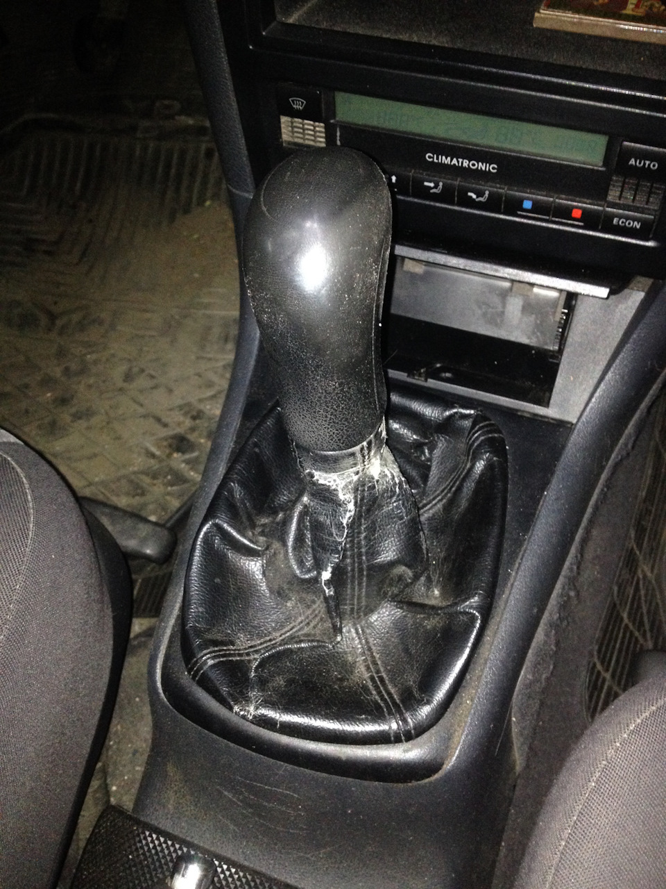 Замена набалдашника кпп… — Skoda Octavia A4 Mk1, 2 л, 2001 года ...