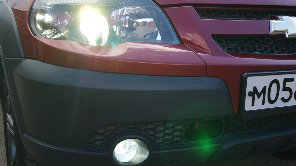 Теперь и фары и туманки темные, все по госту. — Chevrolet Niva GLX