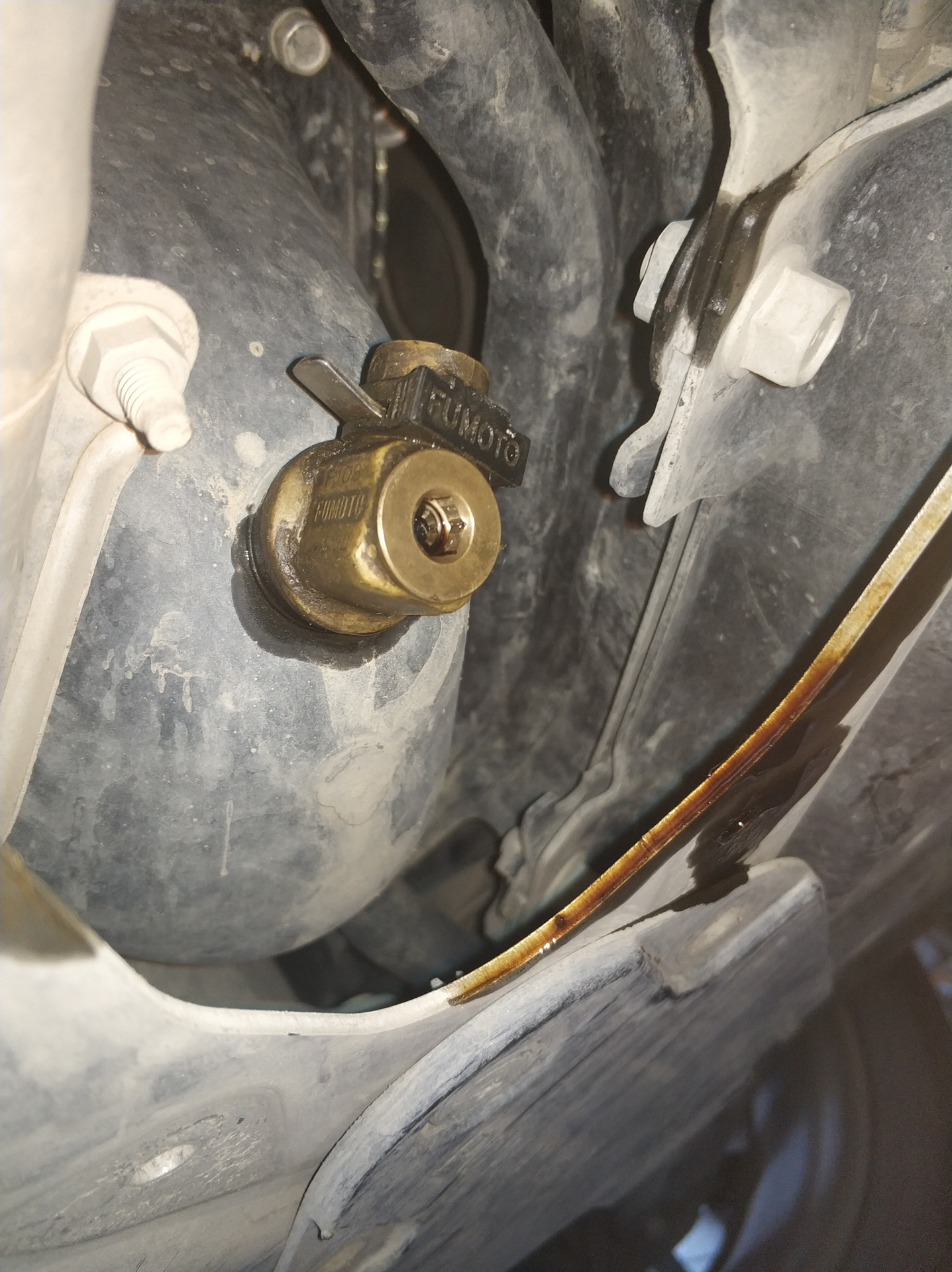 Масляный кран в поддон — Subaru Forester (SK), 2,5 л, 2019 года ...