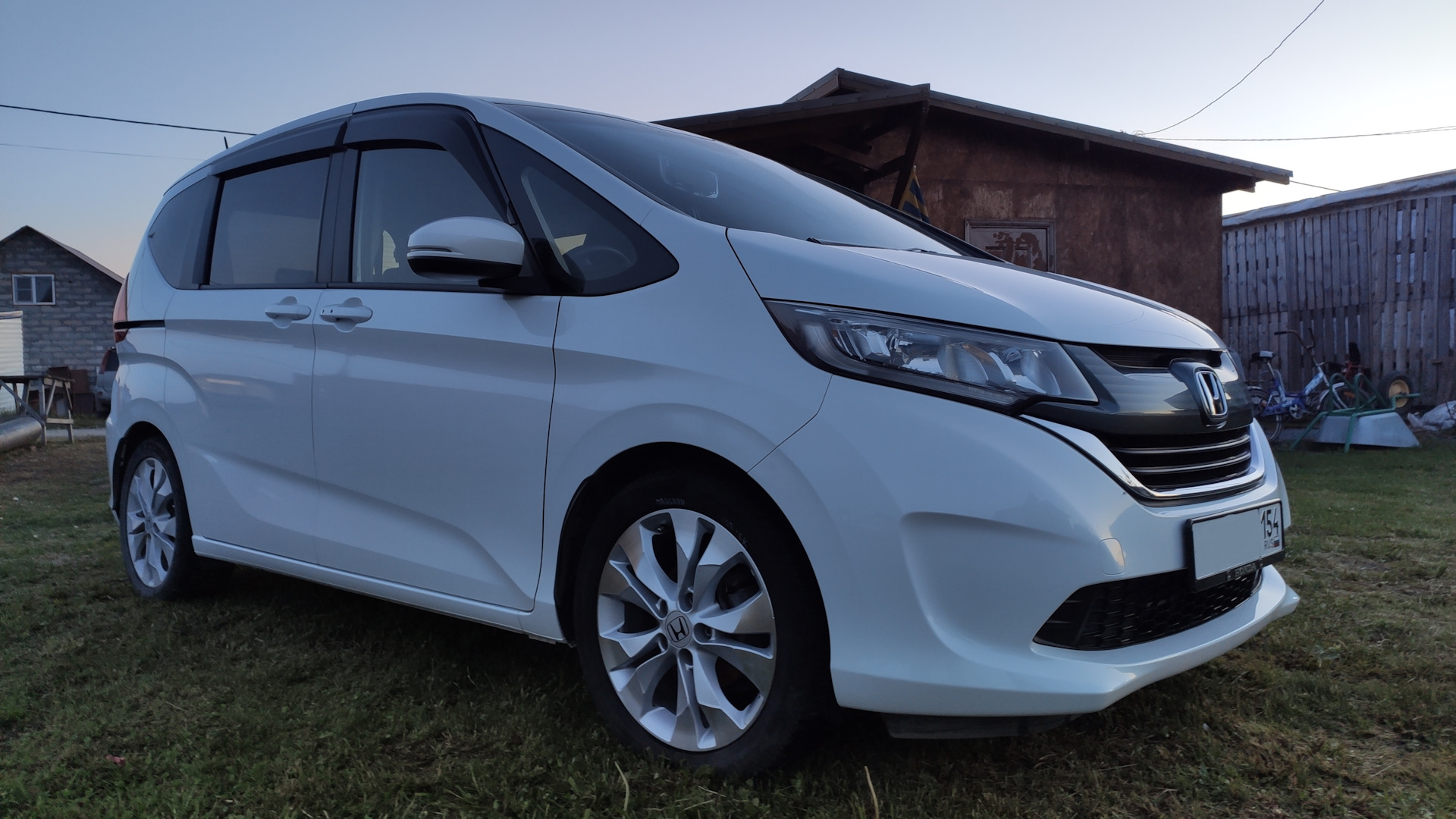 Honda freed 2 поколения