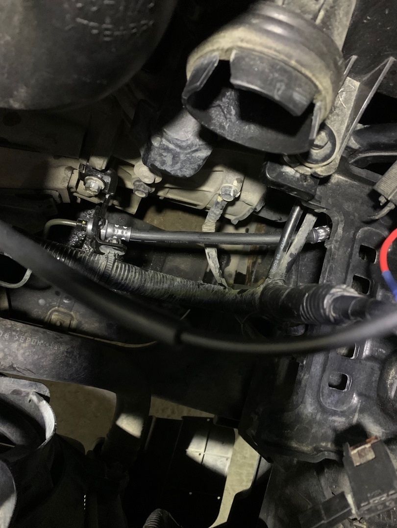 Замена шланга сцепления — KIA Cerato (2G), 1,6 л, 2009 года | своими ...