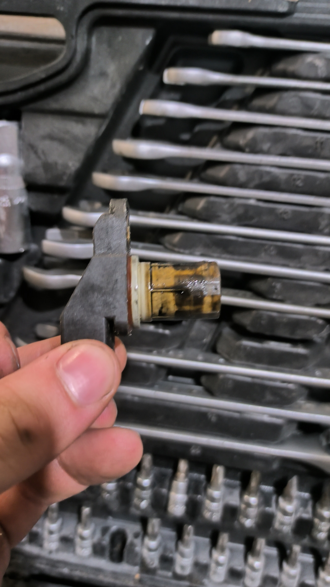 Не заводится на горячую, ошибка 7717. Датчик коленвала и распредвала ...