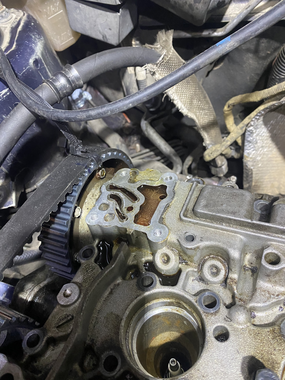 Масло на клапанной крышке . Нужна помощь — Volvo S40 (1G), 2 л, 2003 ...