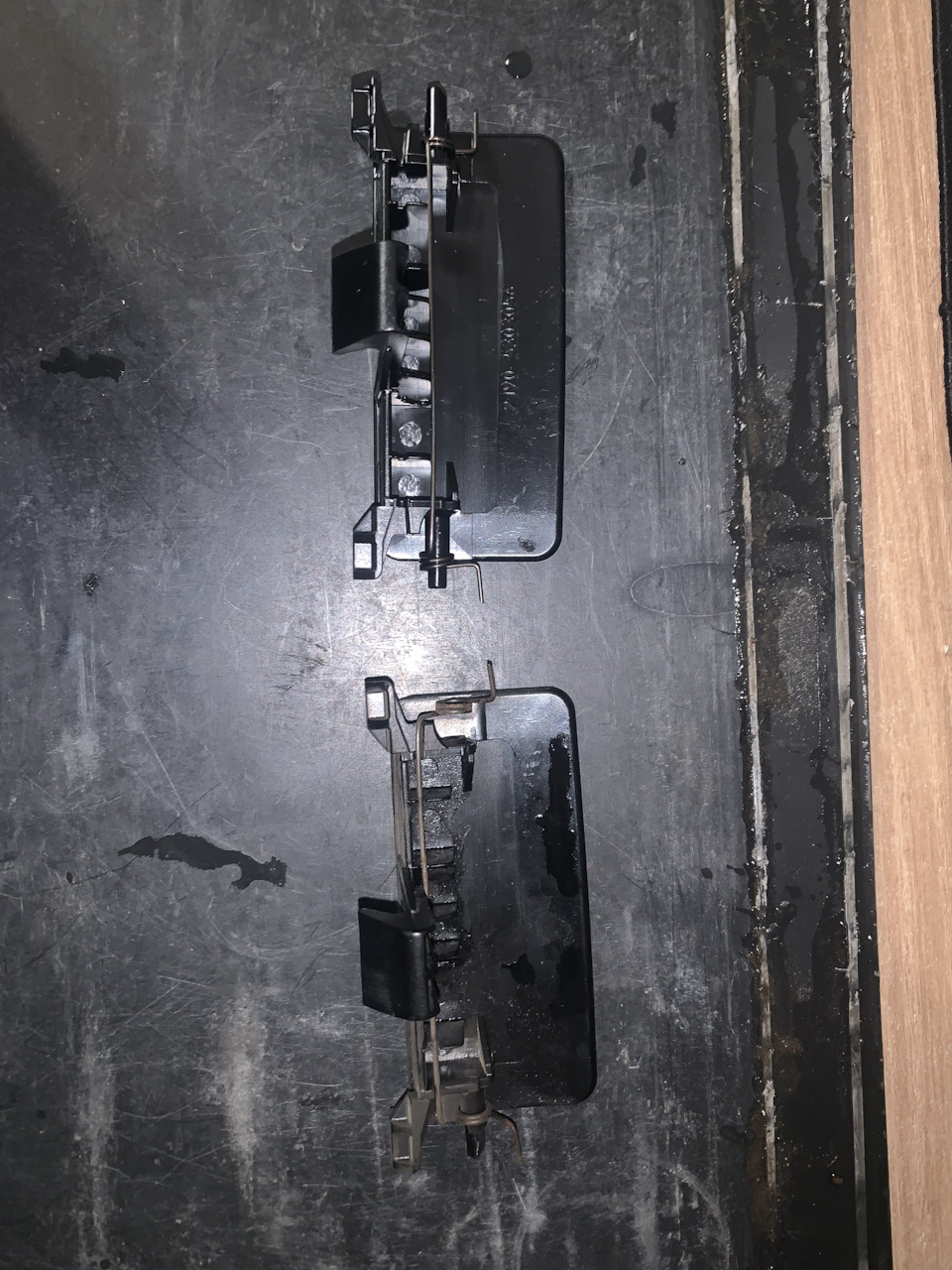 Замена ручки бардачка гранта — Lada Гранта, 1,6 л, 2012 года ...