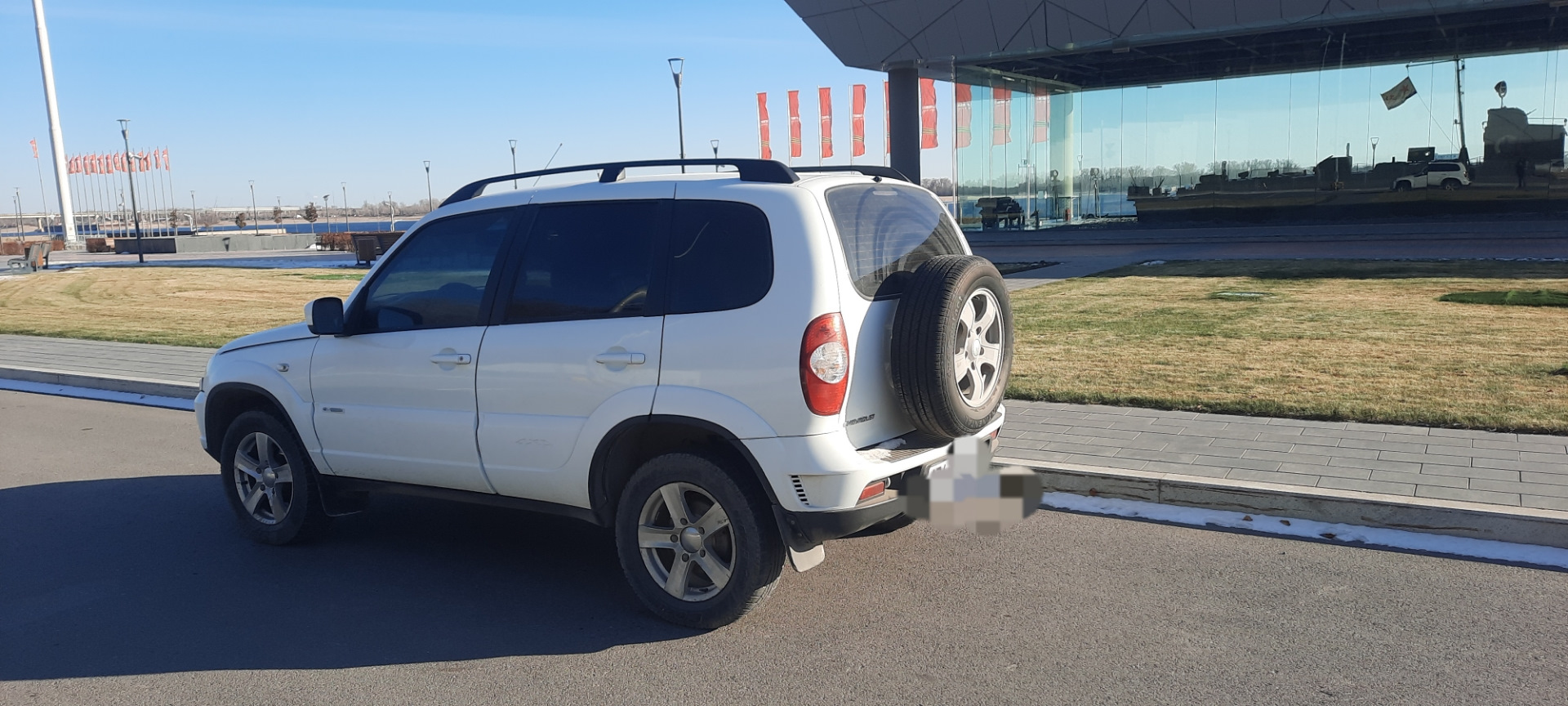 Шторки передних стёкол в снежок — Chevrolet Niva GLX, 1,7 л, 2012 года |  аксессуары | DRIVE2