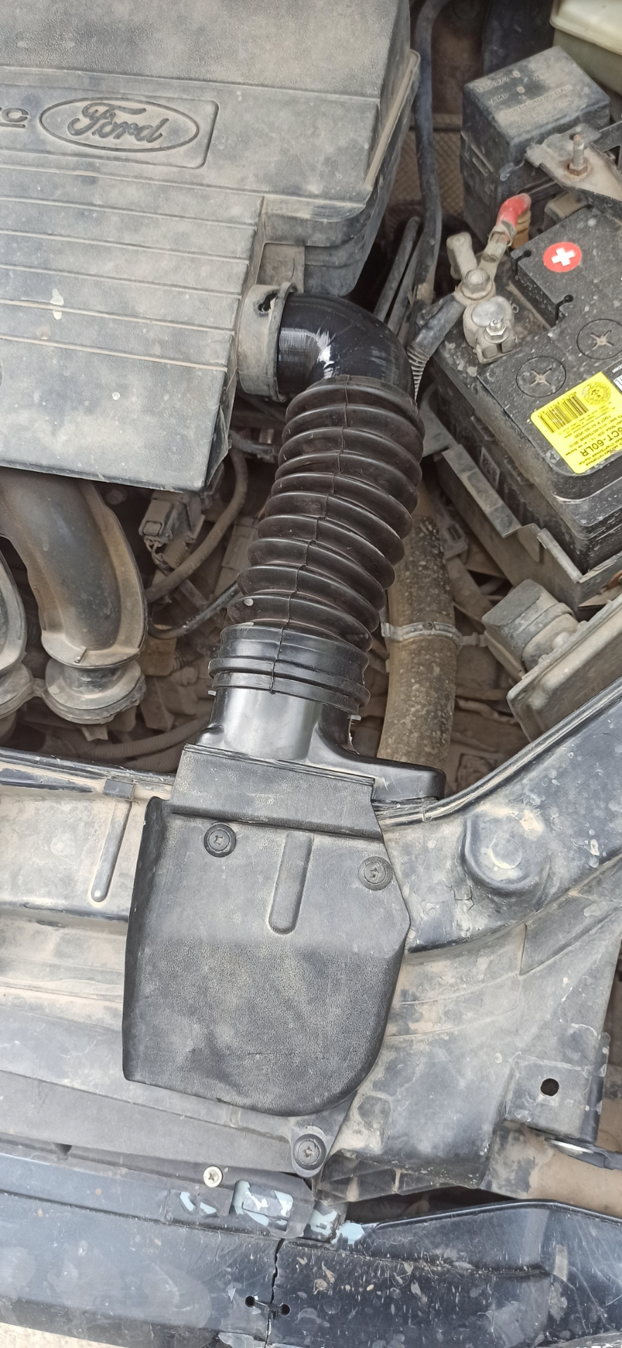 Впускной раструб воздухозаборника — Ford Fusion, 1,6 л, 2006 года ...