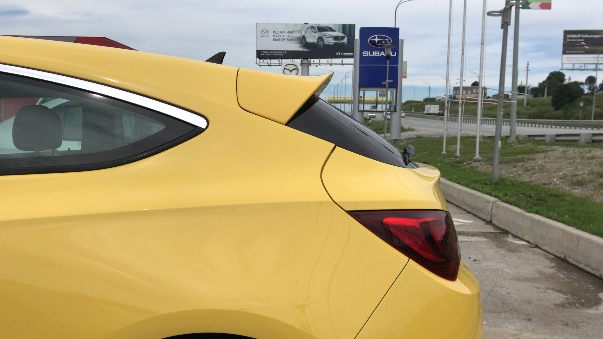 Листва пожелтела. — Opel Astra J GTC, 1,4 л, 2013 года | стайлинг | DRIVE2