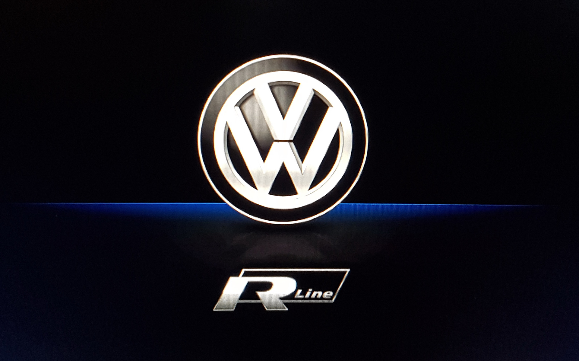 Логотип на заставку магнитолы. Volkswagen r line logo. Логотип Фольксваген Туарег. Логотип VW для магнитолы. Заставка Фольксваген.