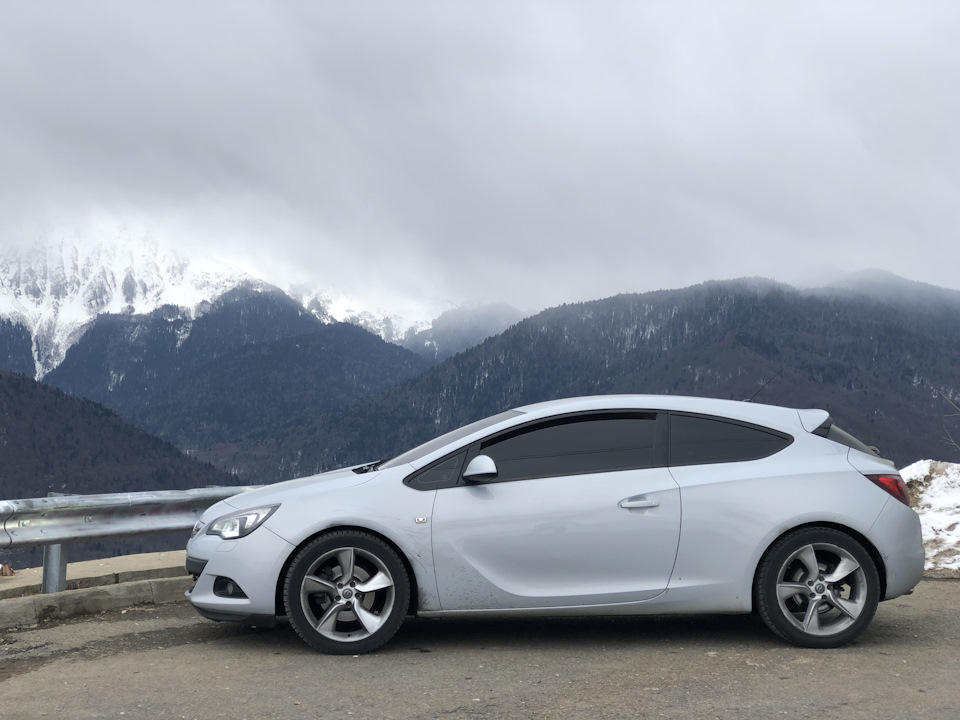 Opel Astra OPC White