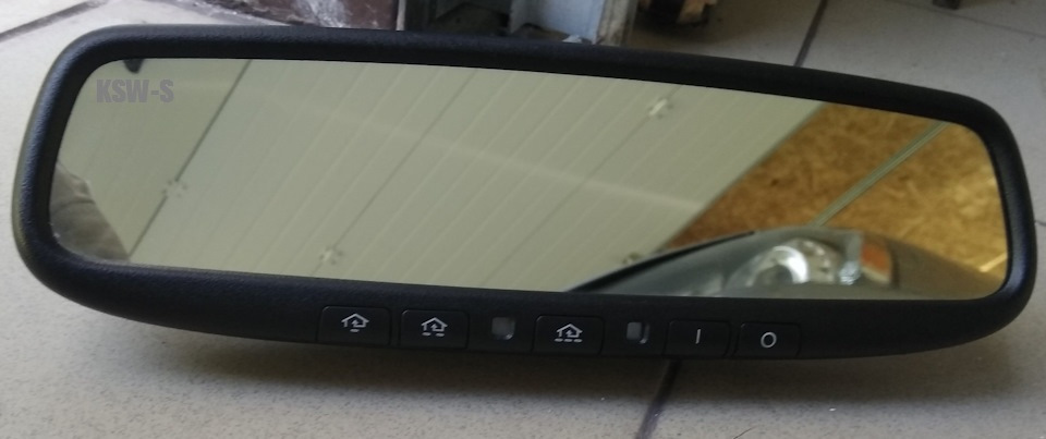 oYAAAgJY4eA 960 на зеркале заднего вида зеленый огонек что это