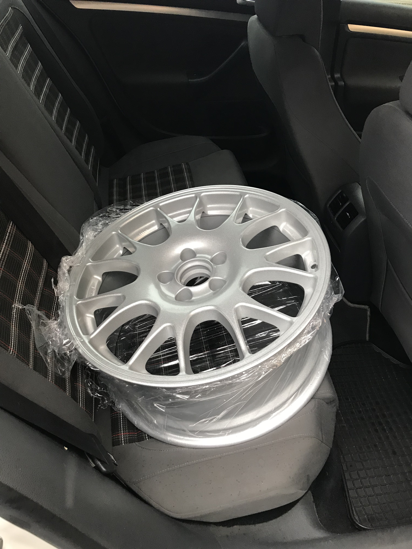 Volkswagen Golf GTI Mk5 2 2007 volkswagen-golf-gti-mk5-2-2007