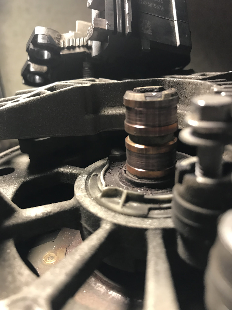 Мой большой epic fail.Снятие генератора, натяжного ролика. Сальник гура ...