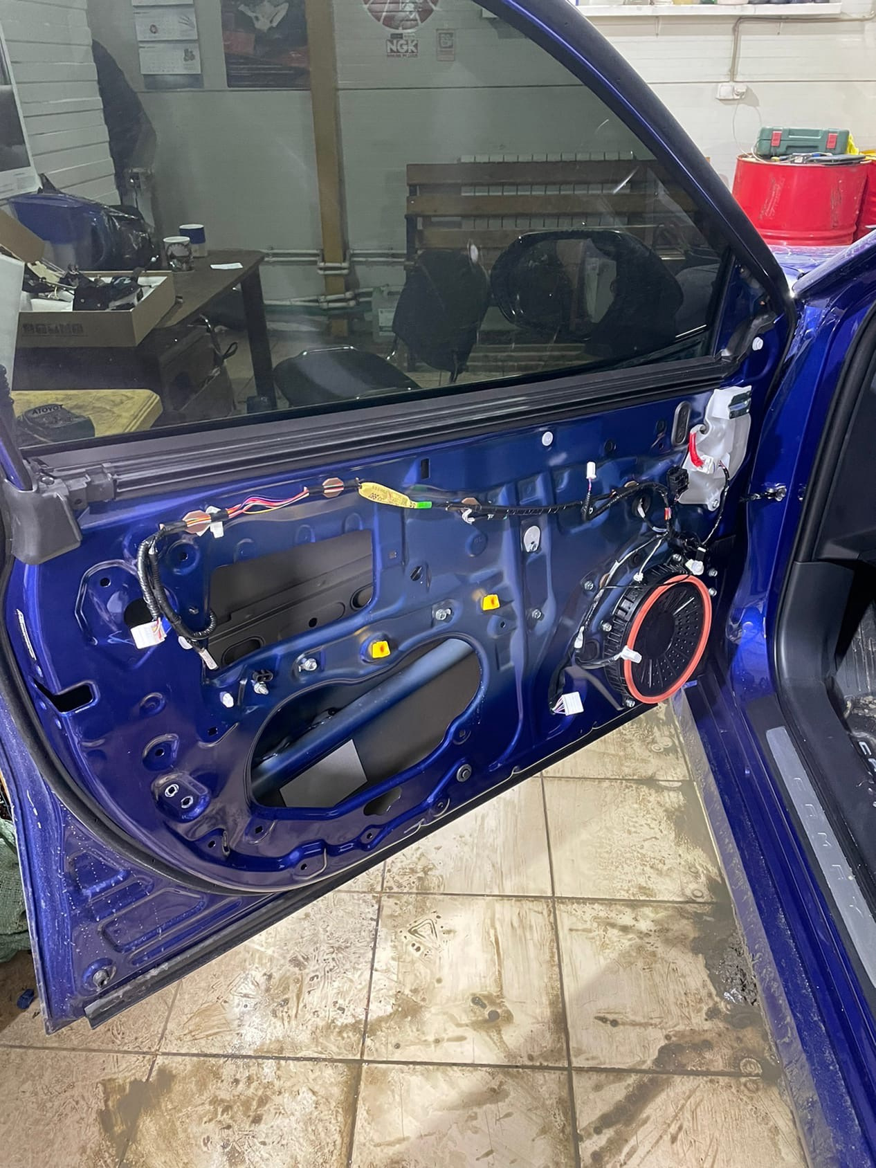 Доводчики дверей — Toyota Camry (XV70), 2,5 л, 2021 года | аксессуары ...