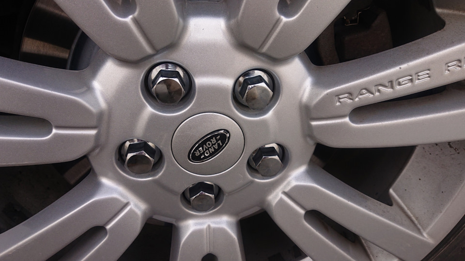 Заменил колесные гайки. — Land Rover Discovery III, 4,4 л, 2005 года ...