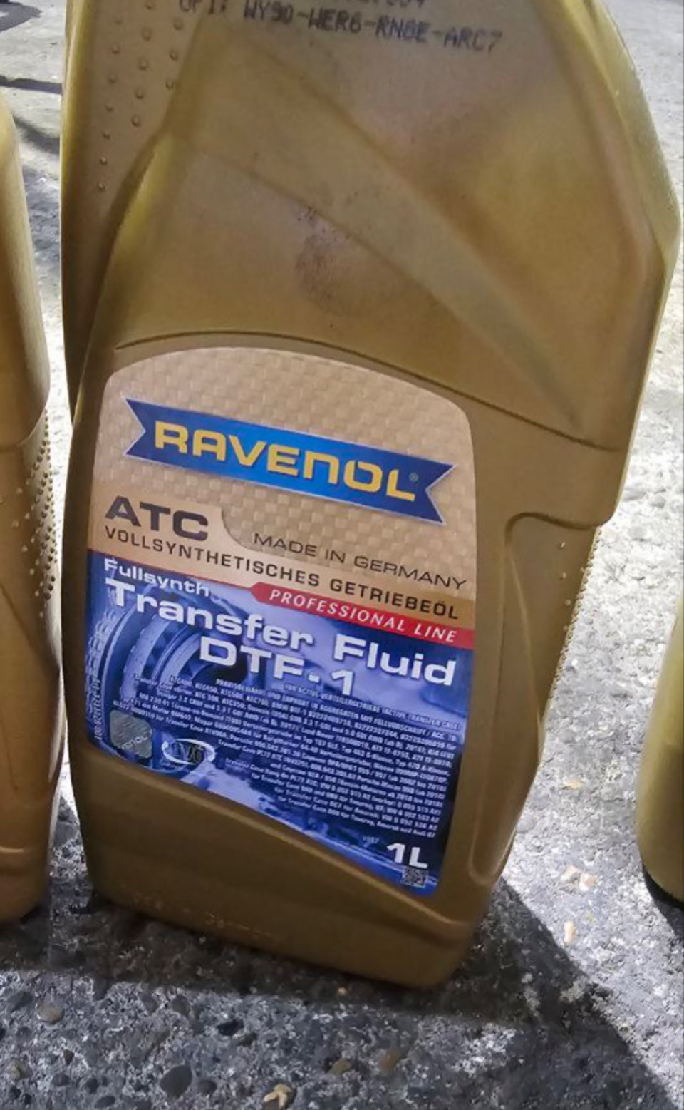 Масло заднего дифференциала kia sportage 4. Киа соренто 2010 год масло в раздатку. Масло дифференциалов и раздатки. Масло заднего редуктора митсубиси паджеро спорт. Масло в раздатку туарег 3.