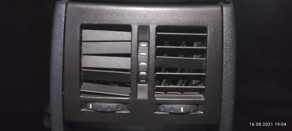 Замена жалюзи задней ветродуйки — Skoda Octavia A5 Mk2, 1,8 л, 2012 ...