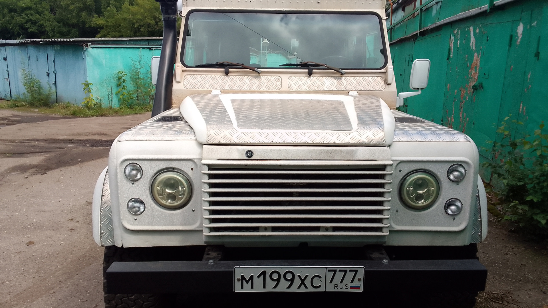 Land Rover Defender 3.5 бензиновый 1983 | V8 3.5 бензин АКПП на DRIVE2