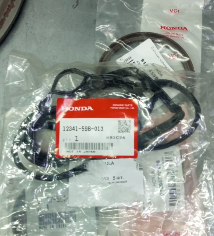 Photo from the logbook Honda Stepwgn (5G). Found on photo: 1234159B013