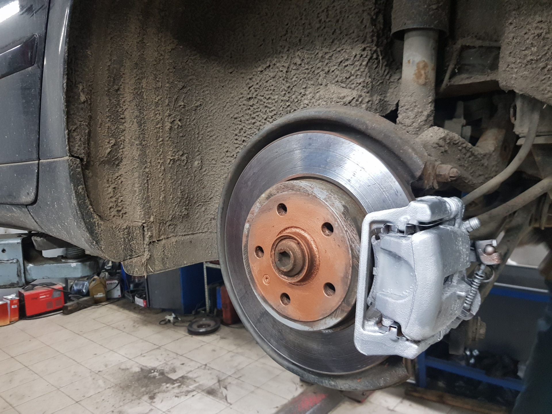 Диски и колодки передние, поменял — Audi A4 (B7), 2 л, 2007 года ...