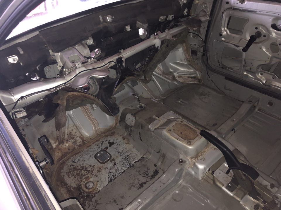 Фото в бортжурнале Mitsubishi Carisma