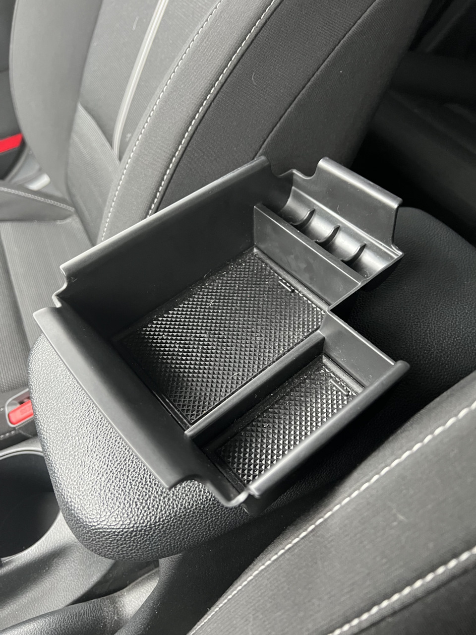 Органайзер в подлокотник — KIA Cerato (4G), 1,6 л, 2019 года ...