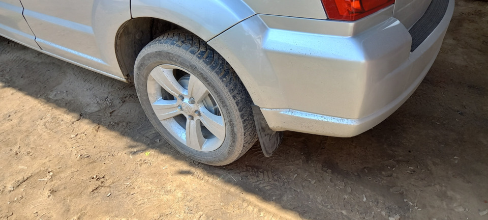 Установка задних брызговиков — Dodge Caliber, 2 л, 2010 года ...