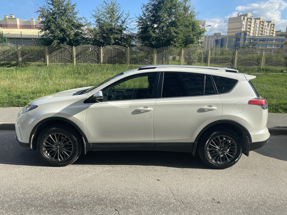 Фото в бортжурнале Toyota RAV4 (IV)