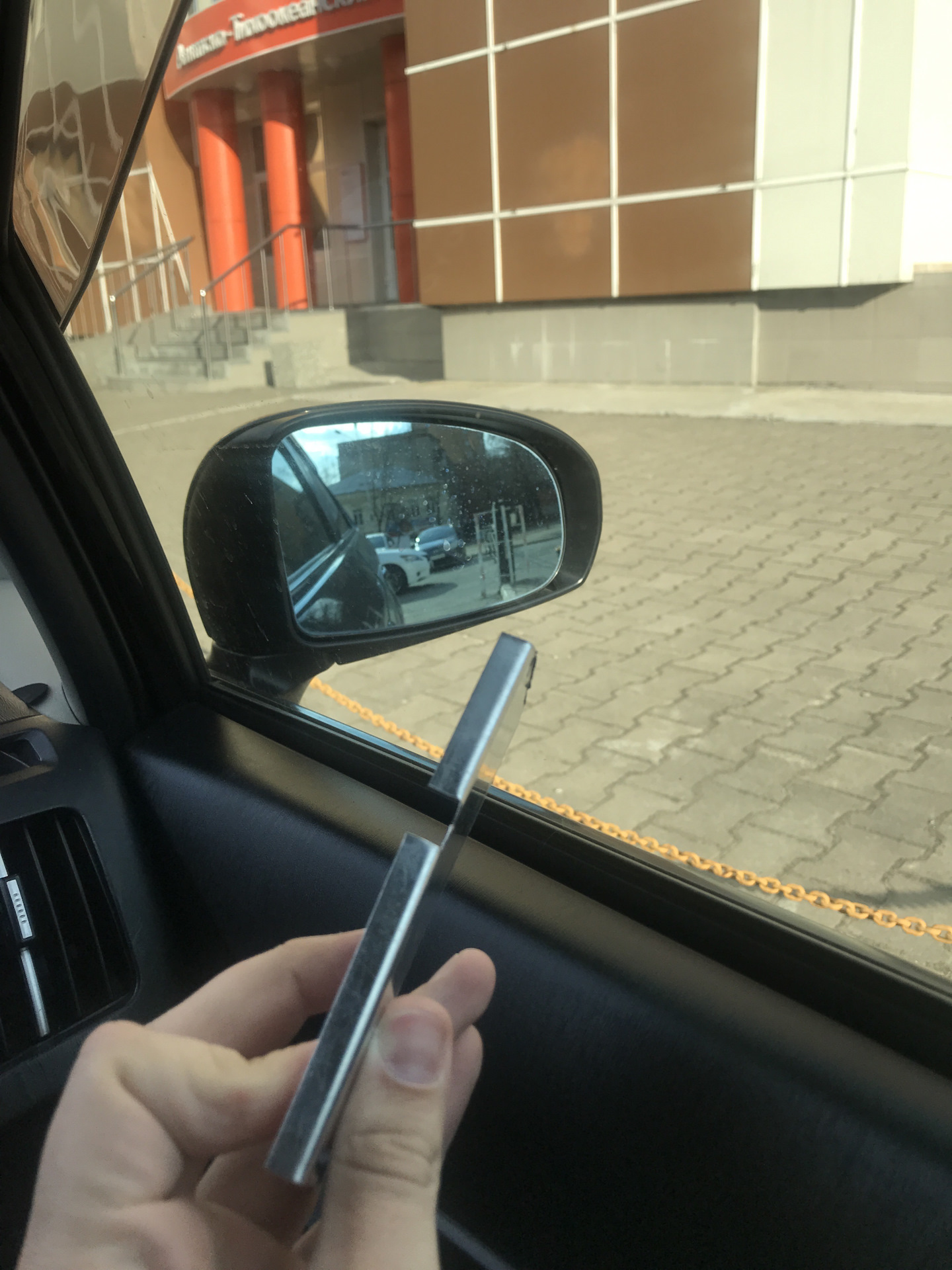 Устранение провисания бампера — Toyota Prius (30), 1,8 л, 2012 года ...