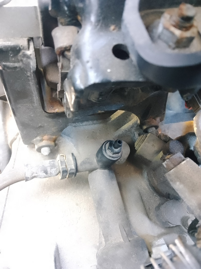 Замена тормозной жидкости в гидроприводе тормозов и сцепления на поло ...