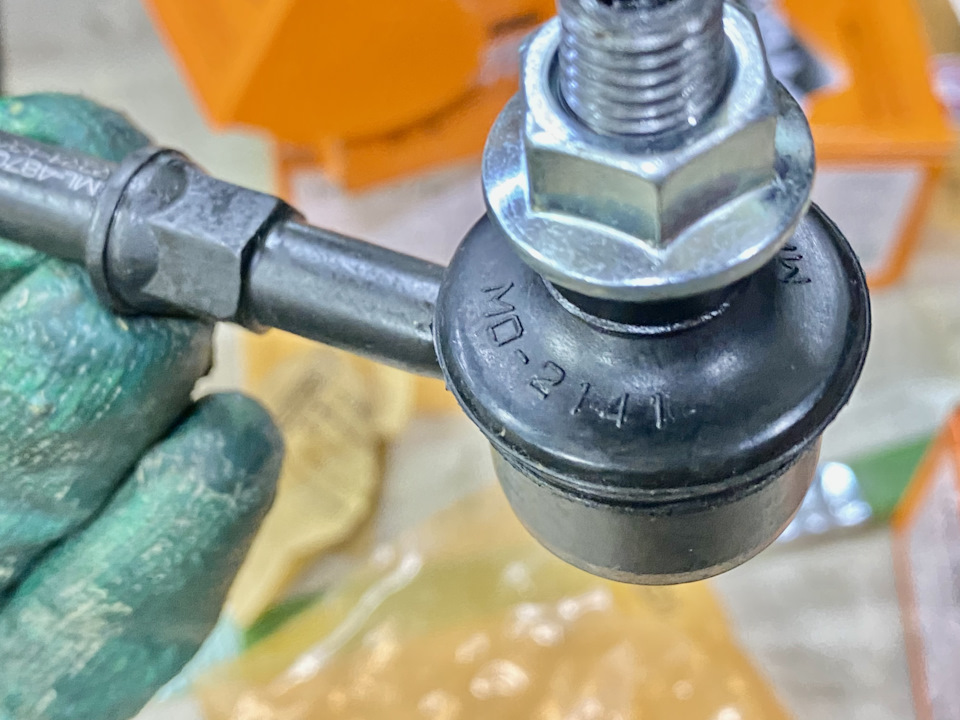 На пыльнике так же надпись Масума и каталожный номер пыльника. — Nissan Cefiro Wagon