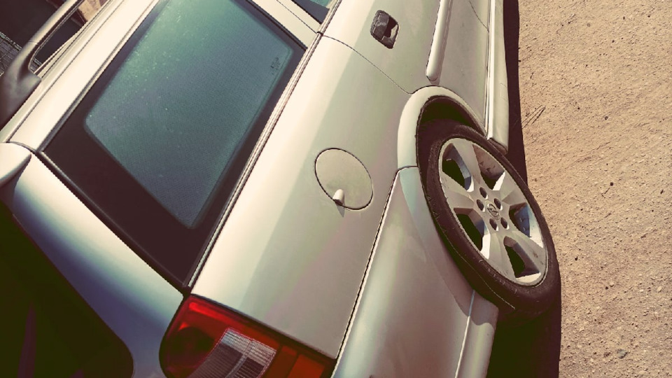 При включении заднего хода, перегорает предохранитель и тухнет приборка ...