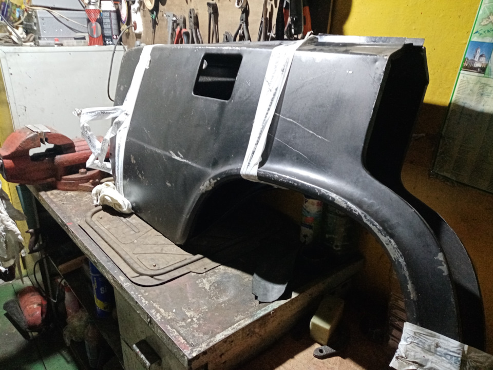 И правое — Lada 21011