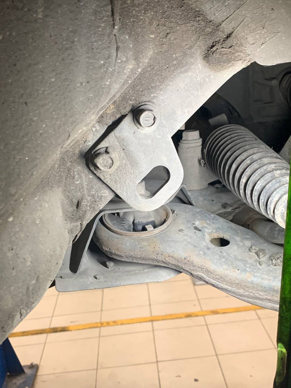 сайлентблок 2 — Toyota Corolla (140/150)