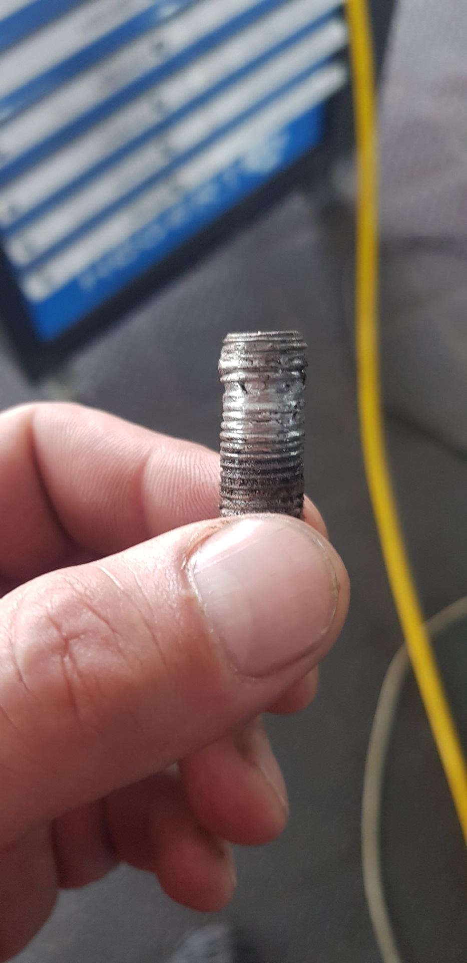 Замена задних шпилек и колесный гаек в круг — Nissan X-Trail II (t31 ...