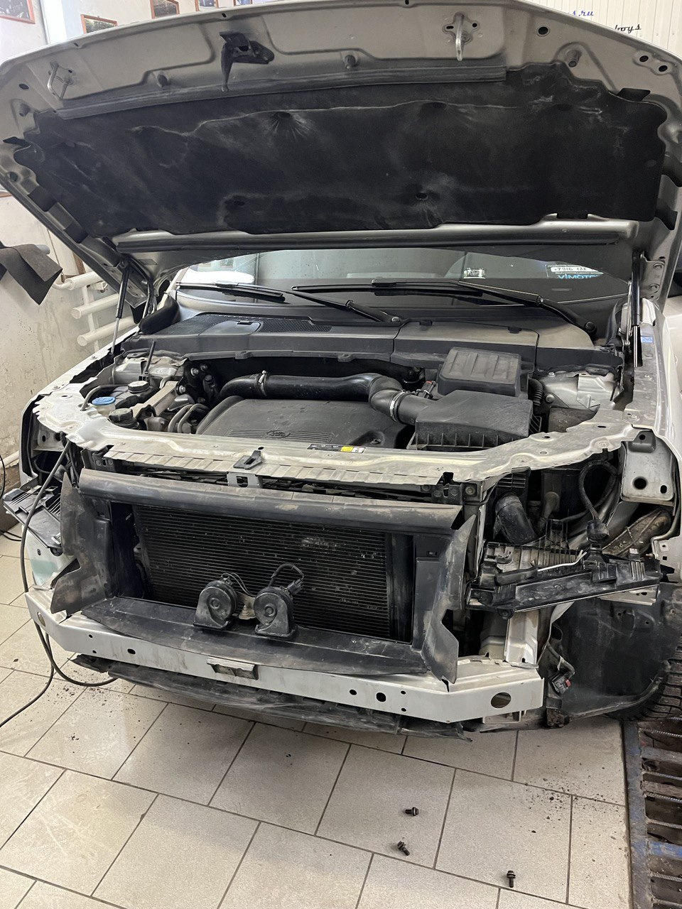 Замена патрубка интеркулера. — Land Rover Freelander 2 (L359), 2,2 л ...