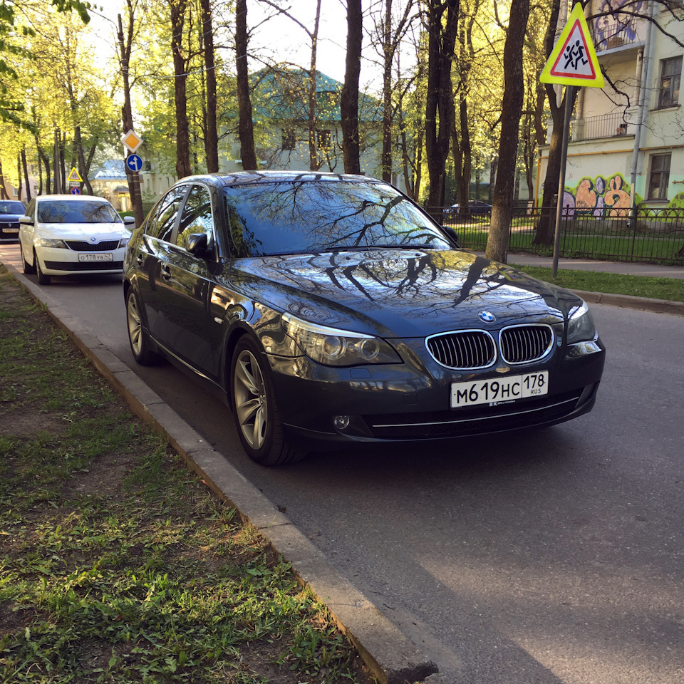 Рено Меган 2. Стуки передних тормозных колодок при движении назад ...
