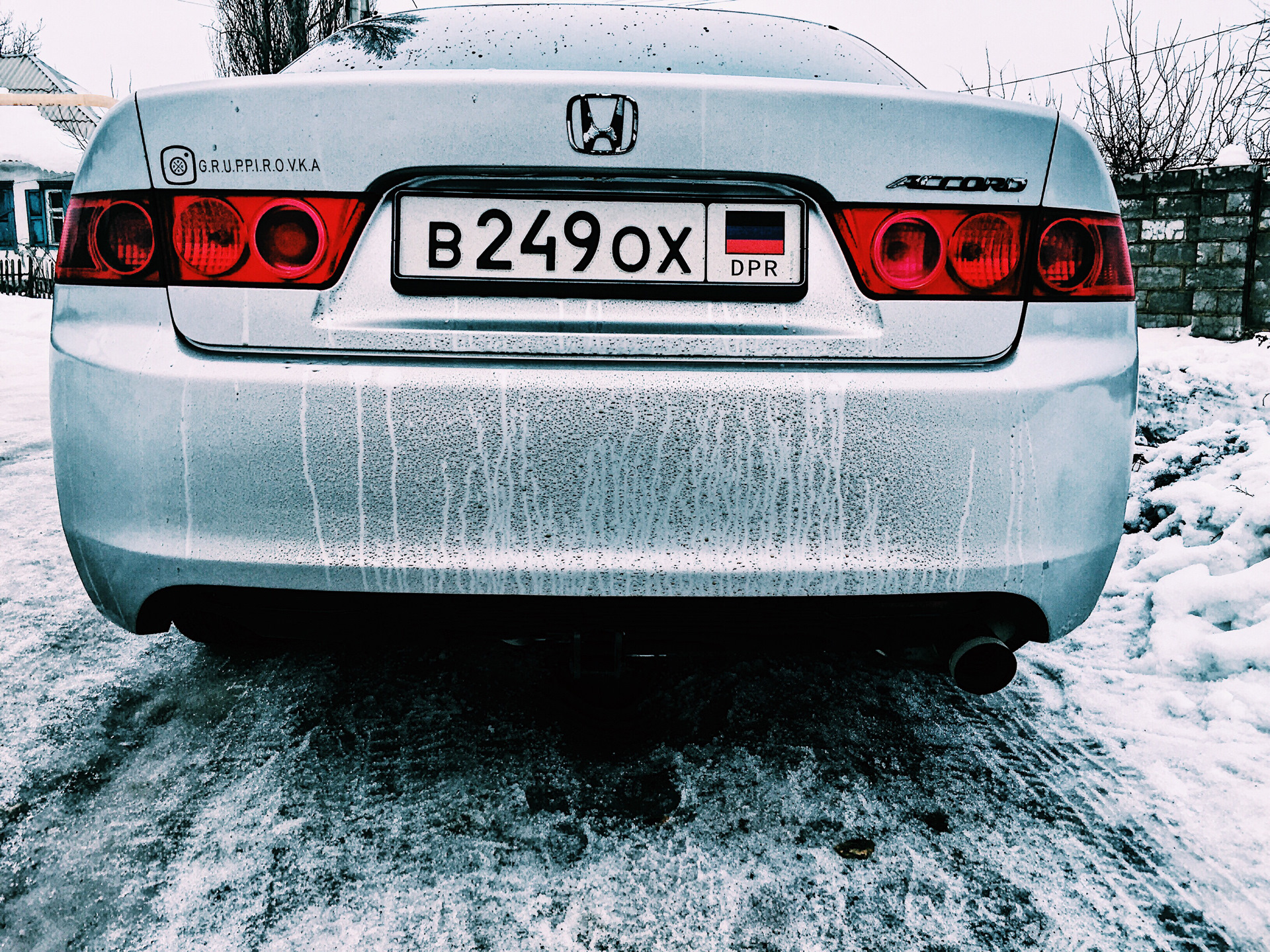 Симметрия задних фар и облезший значок😊 — Honda Accord (7G), 2 л, 2004 ...