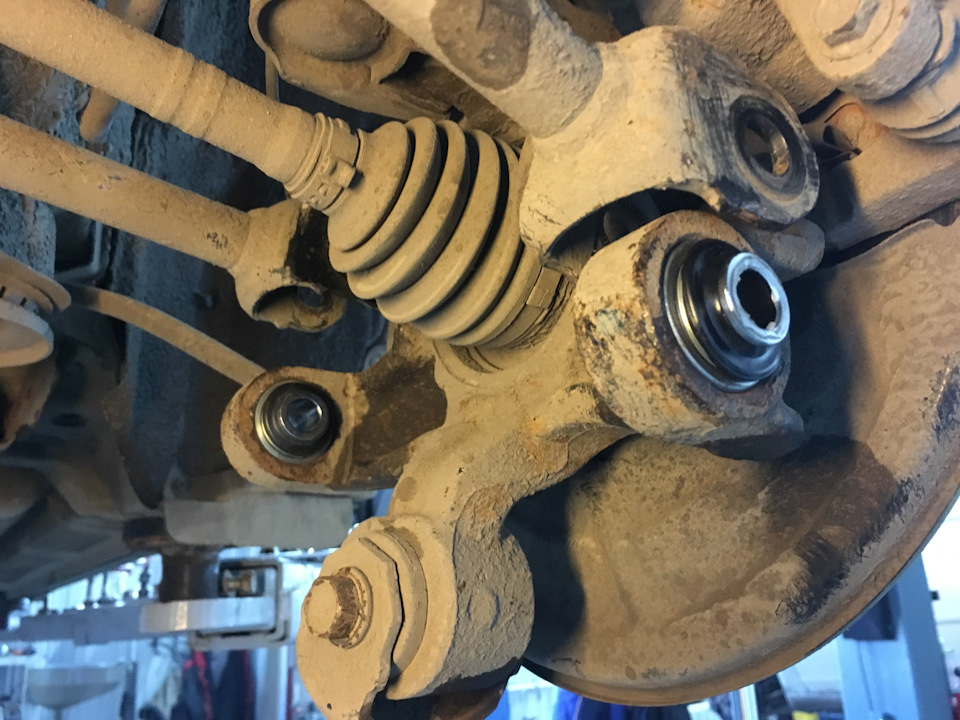 Нужна помощь, вылезла ошибка abs, vsc, brake, замена кулака в сборе - Lexus IS I