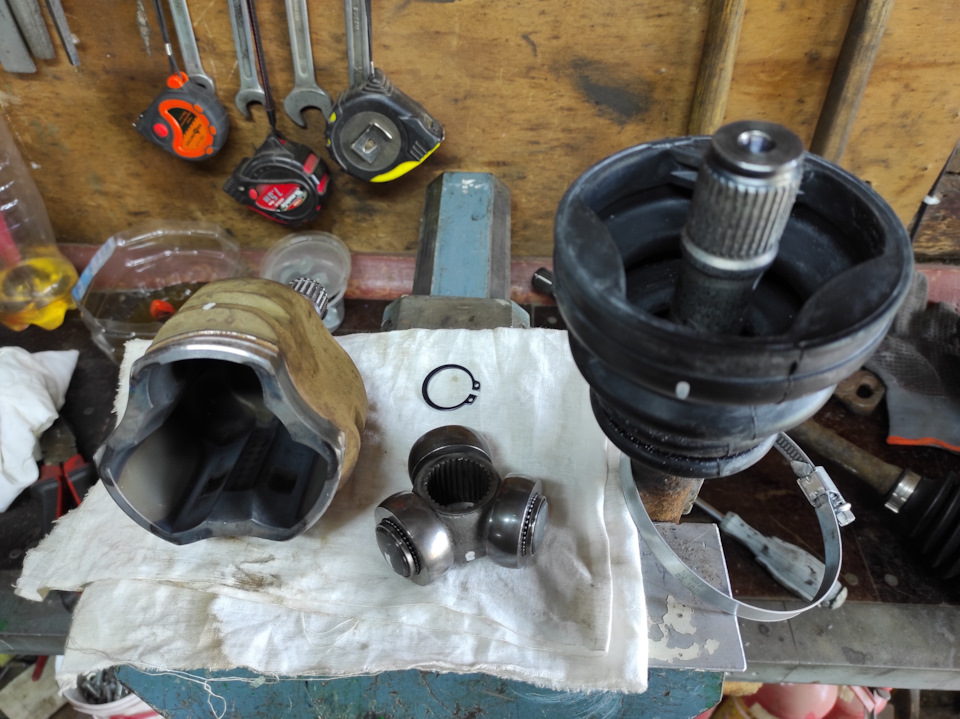 Замена пыльника правого трипоида — Toyota Carina E, 1,6 л, 1995 года ...