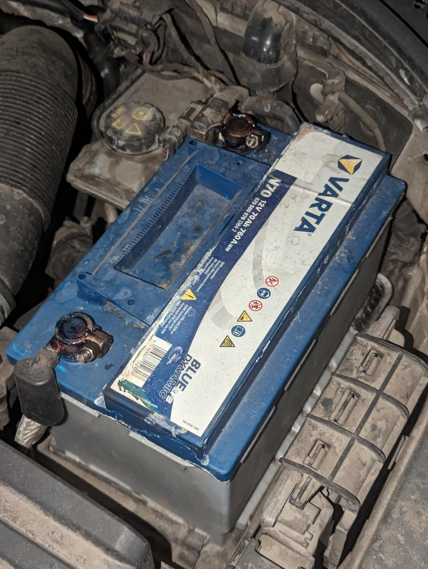 Сульфатация акб Varta EFB спустя 9 мес. — Skoda Octavia A7 Mk3, 1,8 л ...