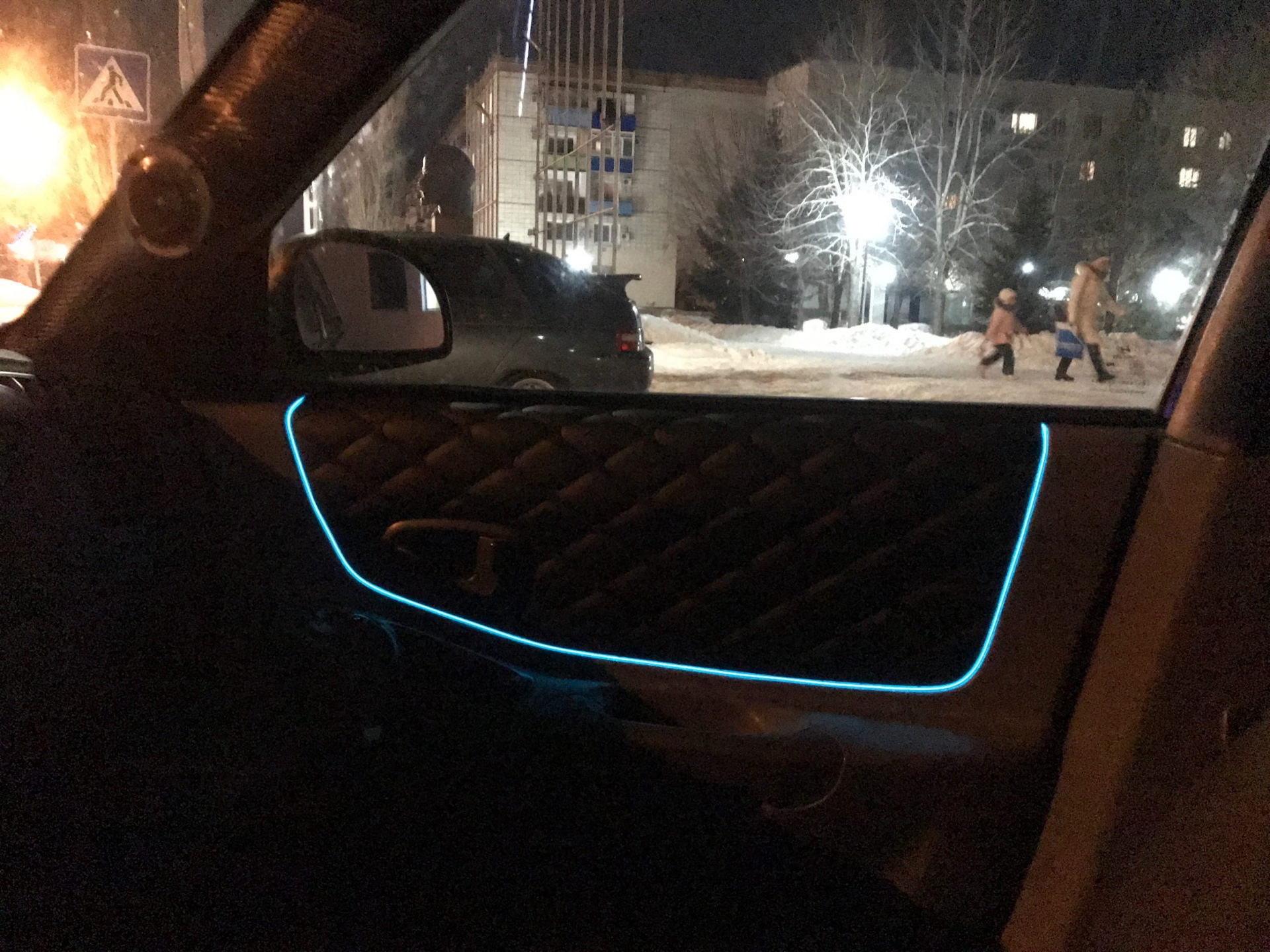 Перетяжка дверных карт и установка неоновой подсветки в двери Hyundai ...